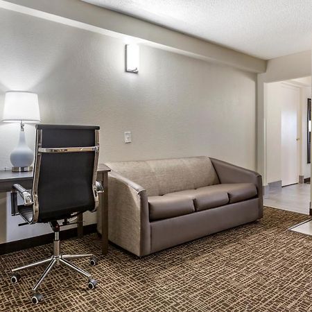 Quality Inn & Suites Spring Lake - Fayetteville Near Fort Bragg Dış mekan fotoğraf