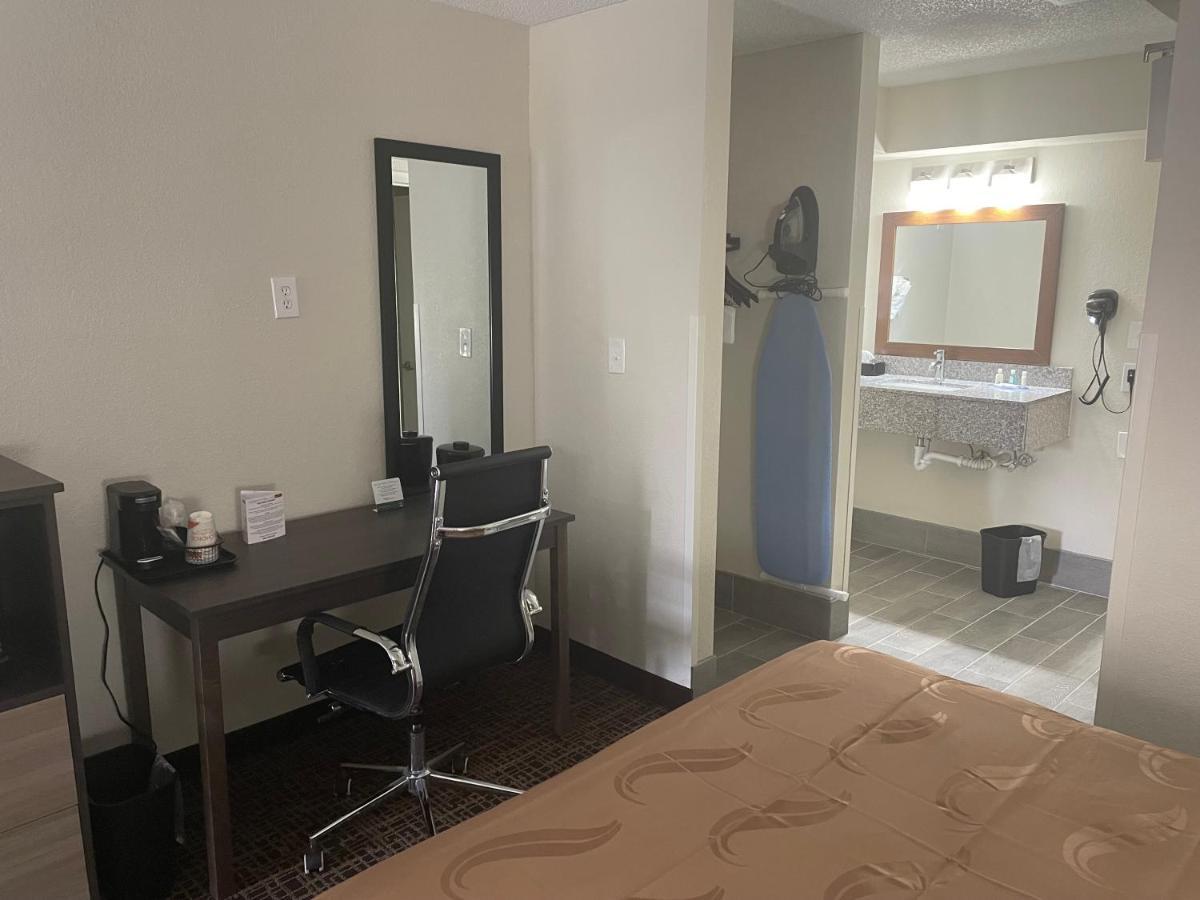 Quality Inn & Suites Spring Lake - Fayetteville Near Fort Bragg Dış mekan fotoğraf