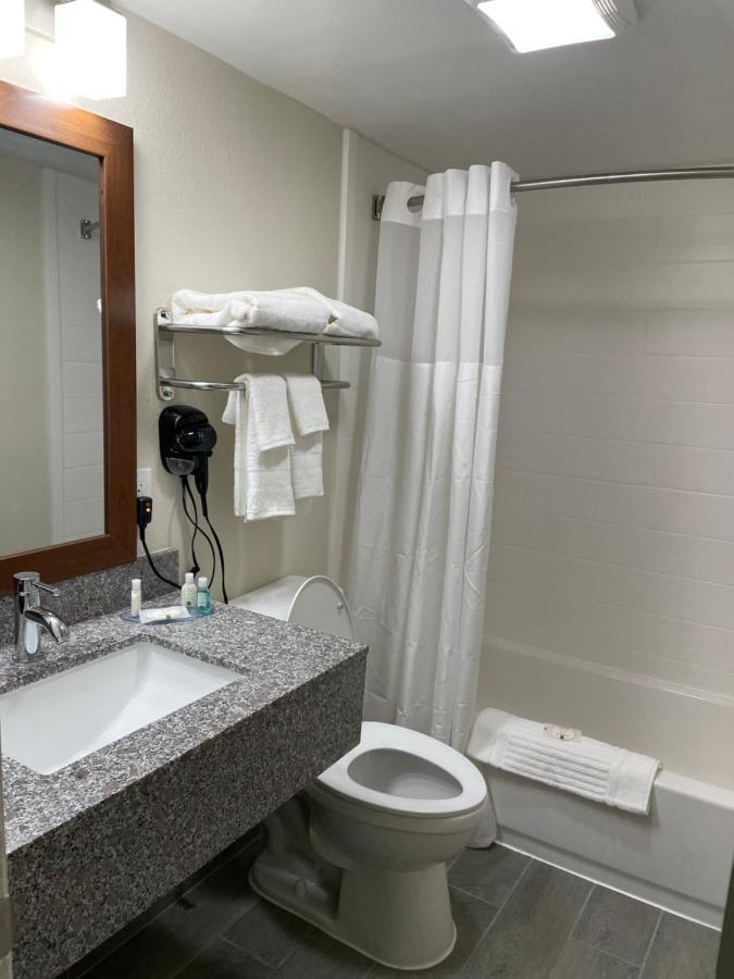 Quality Inn & Suites Spring Lake - Fayetteville Near Fort Bragg Dış mekan fotoğraf