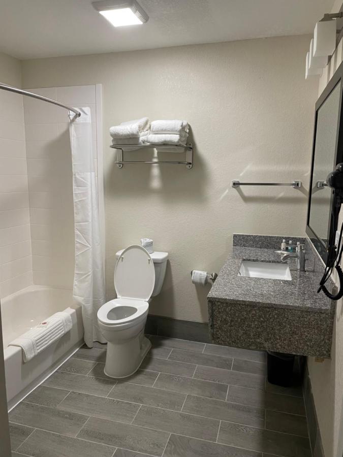 Quality Inn & Suites Spring Lake - Fayetteville Near Fort Bragg Dış mekan fotoğraf