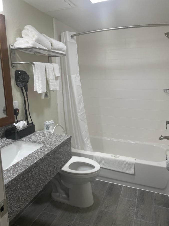 Quality Inn & Suites Spring Lake - Fayetteville Near Fort Bragg Dış mekan fotoğraf