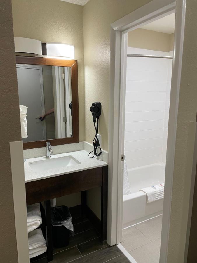 Quality Inn & Suites Spring Lake - Fayetteville Near Fort Bragg Dış mekan fotoğraf