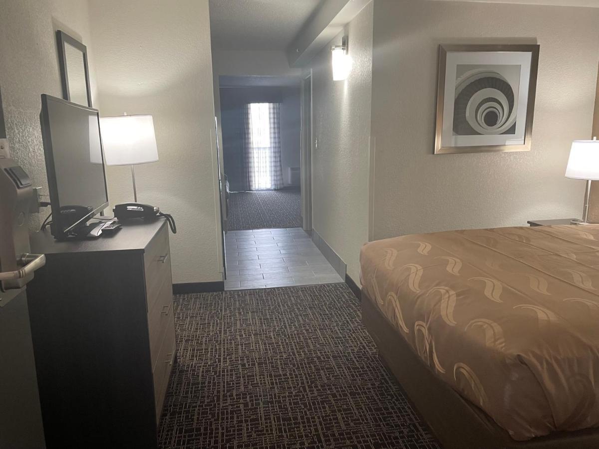 Quality Inn & Suites Spring Lake - Fayetteville Near Fort Bragg Dış mekan fotoğraf