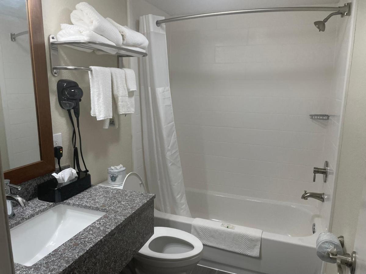 Quality Inn & Suites Spring Lake - Fayetteville Near Fort Bragg Dış mekan fotoğraf