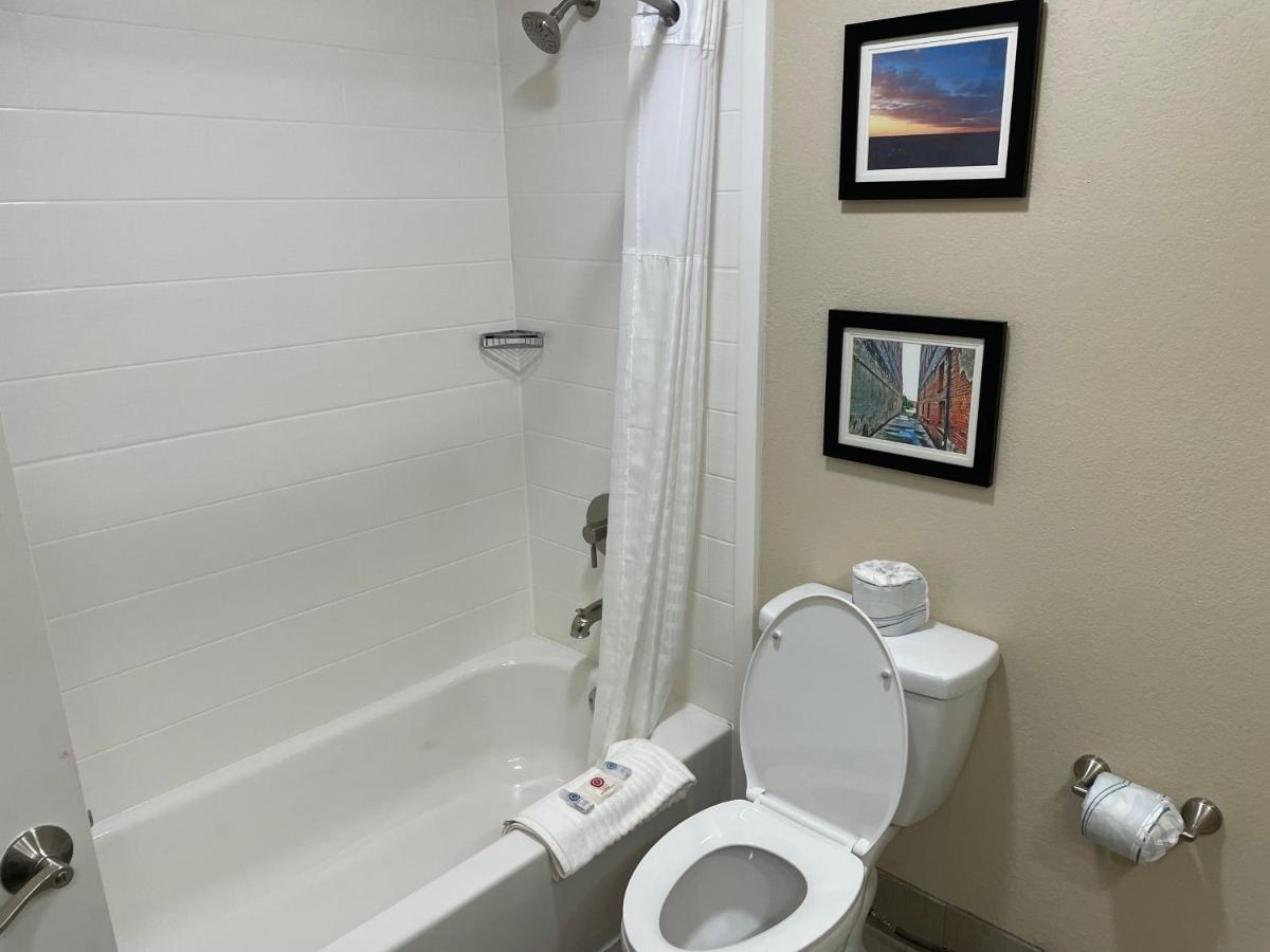 Quality Inn & Suites Spring Lake - Fayetteville Near Fort Bragg Dış mekan fotoğraf