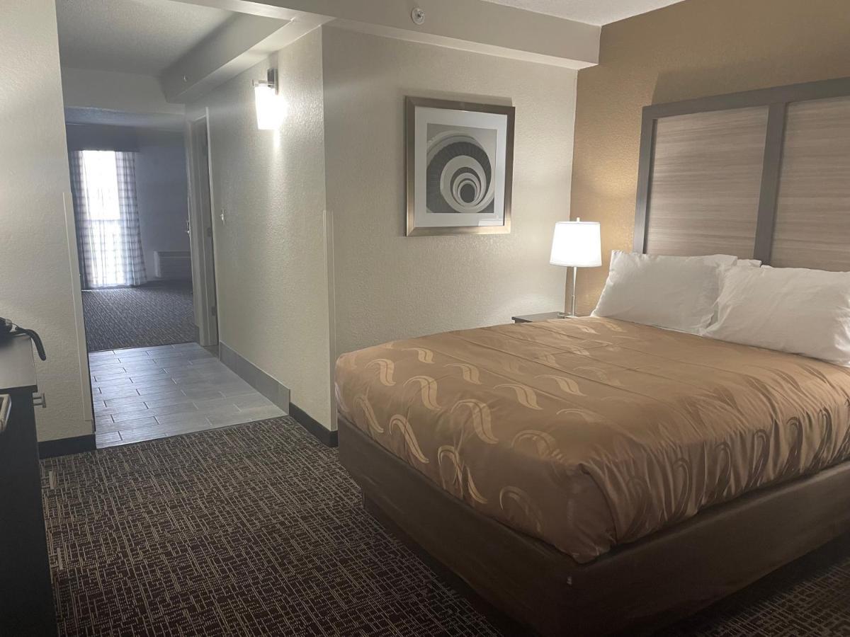 Quality Inn & Suites Spring Lake - Fayetteville Near Fort Bragg Dış mekan fotoğraf