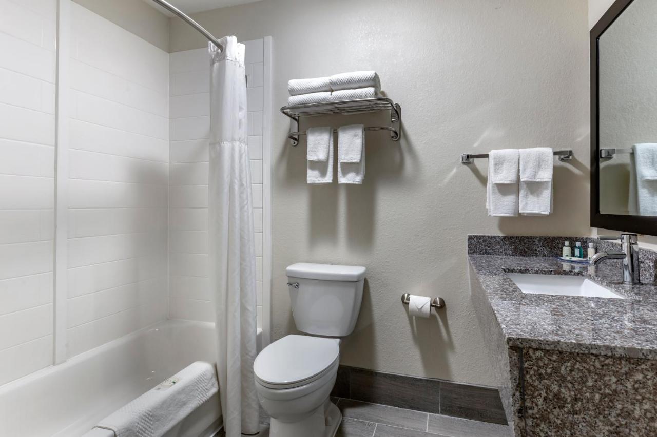 Quality Inn & Suites Spring Lake - Fayetteville Near Fort Bragg Dış mekan fotoğraf