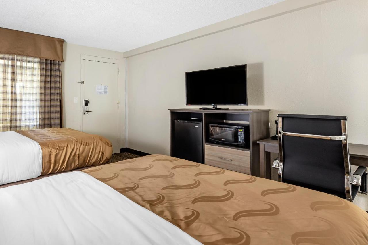 Quality Inn & Suites Spring Lake - Fayetteville Near Fort Bragg Dış mekan fotoğraf