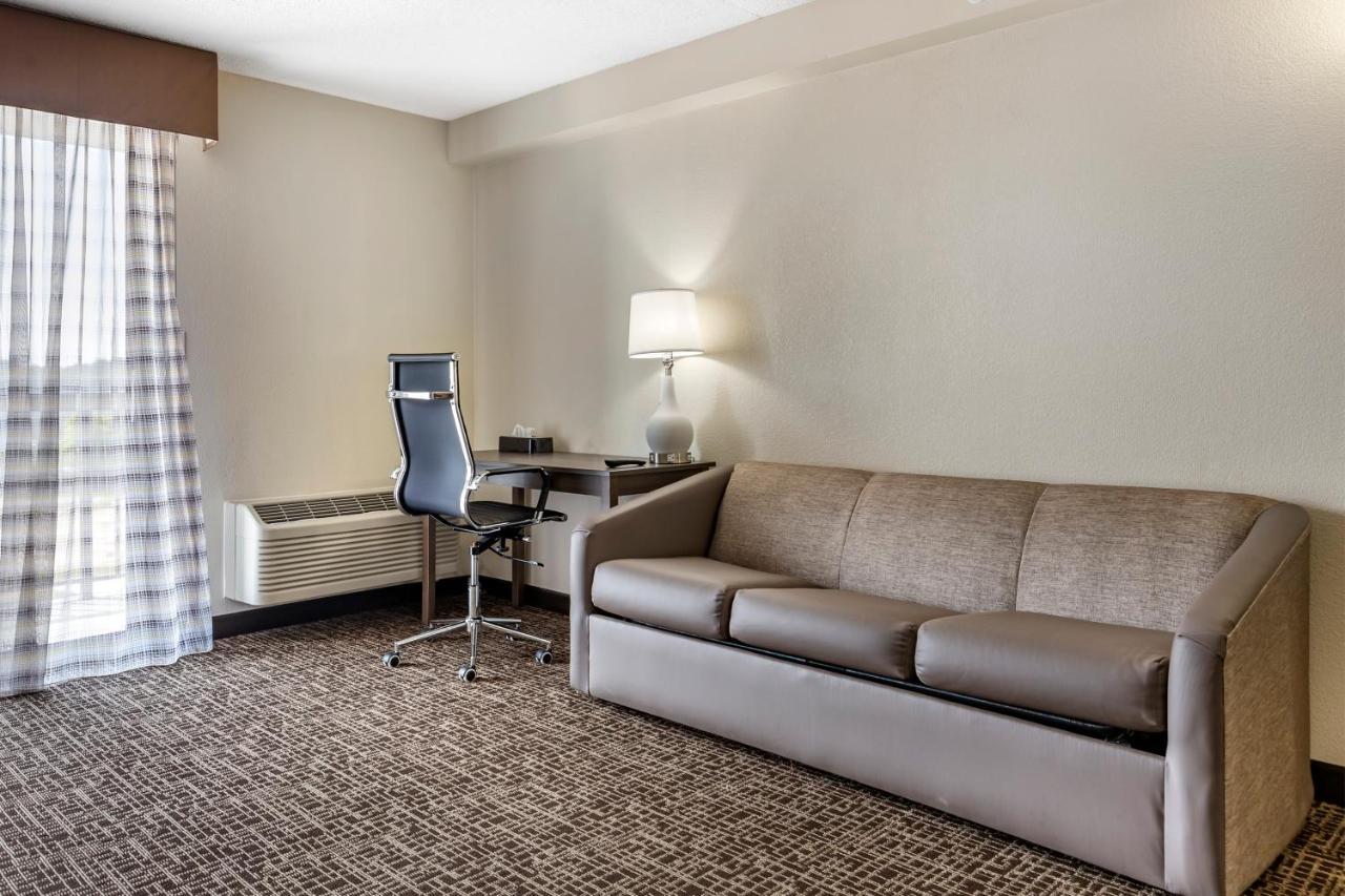 Quality Inn & Suites Spring Lake - Fayetteville Near Fort Bragg Dış mekan fotoğraf