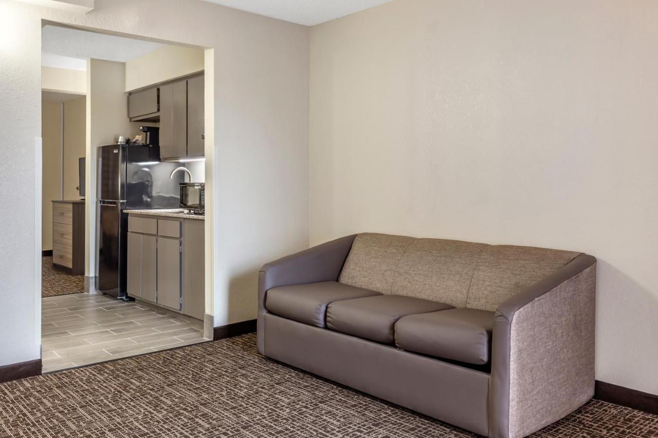 Quality Inn & Suites Spring Lake - Fayetteville Near Fort Bragg Dış mekan fotoğraf