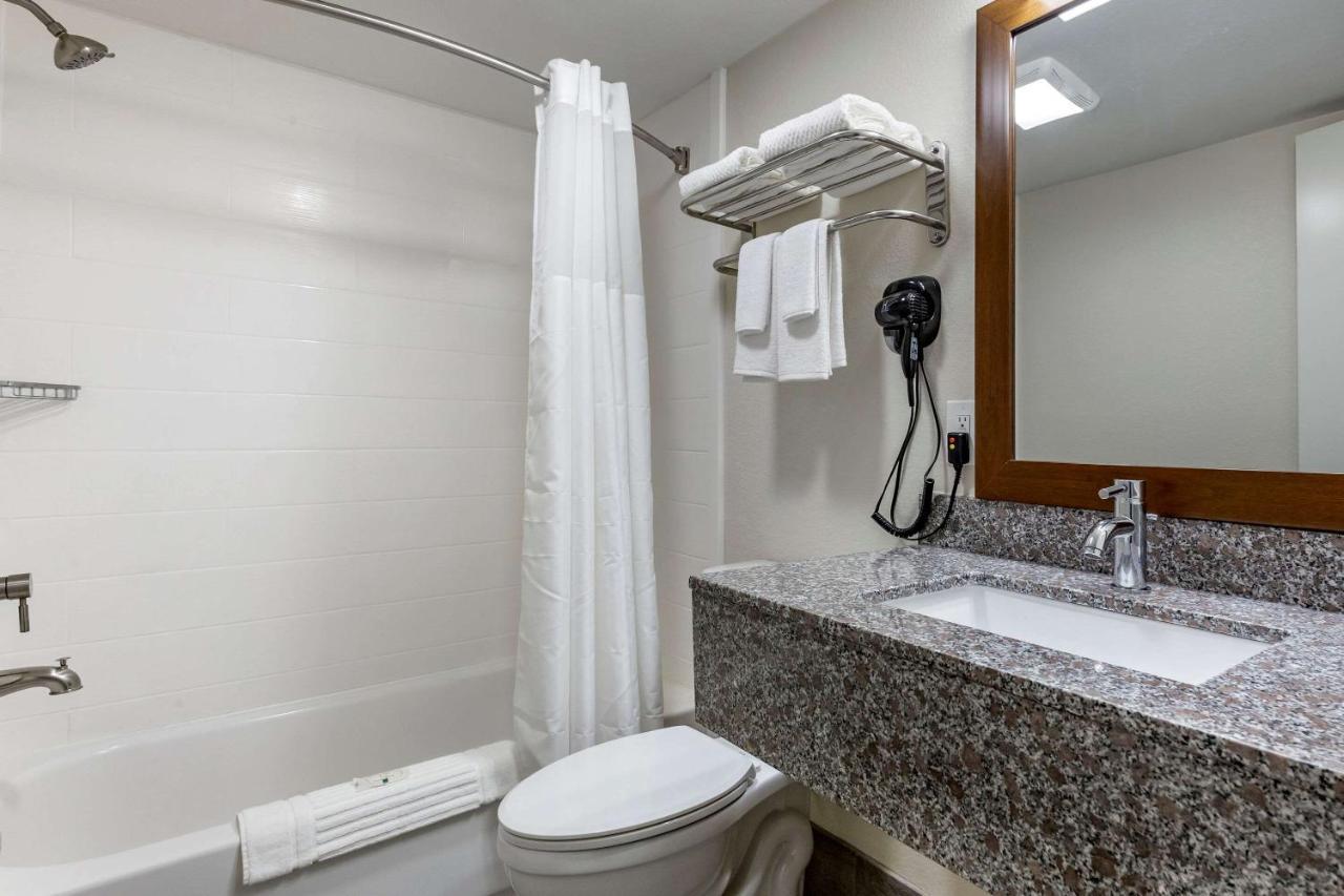 Quality Inn & Suites Spring Lake - Fayetteville Near Fort Bragg Dış mekan fotoğraf