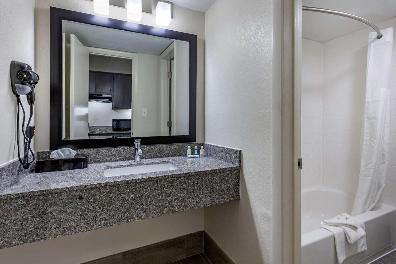 Quality Inn & Suites Spring Lake - Fayetteville Near Fort Bragg Dış mekan fotoğraf